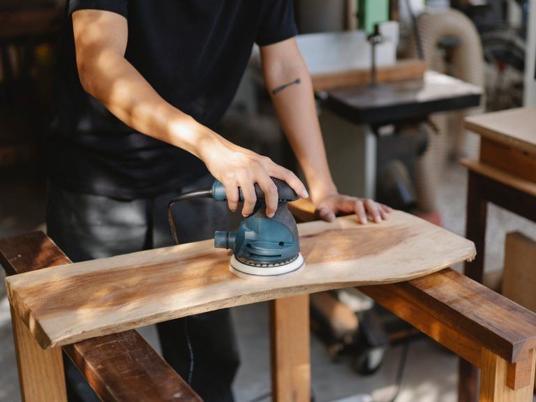 Lee más sobre el artículo Lijadora circular para madera: Guía para principiantes y expertos 